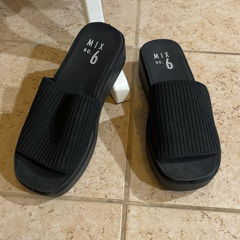 MIX No. 6 black wedge sliders, sz 8
